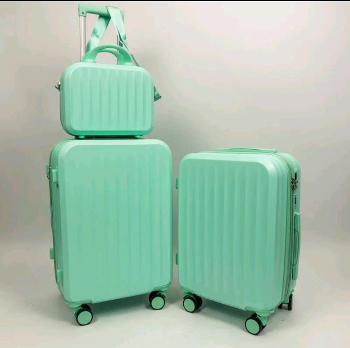 Kit Voyage: 2 Malas + Frasqueira Premium | Cadeado 3 Digitos | Padrão Anac | Rodas 360° | ABS Porta USB E USB-C